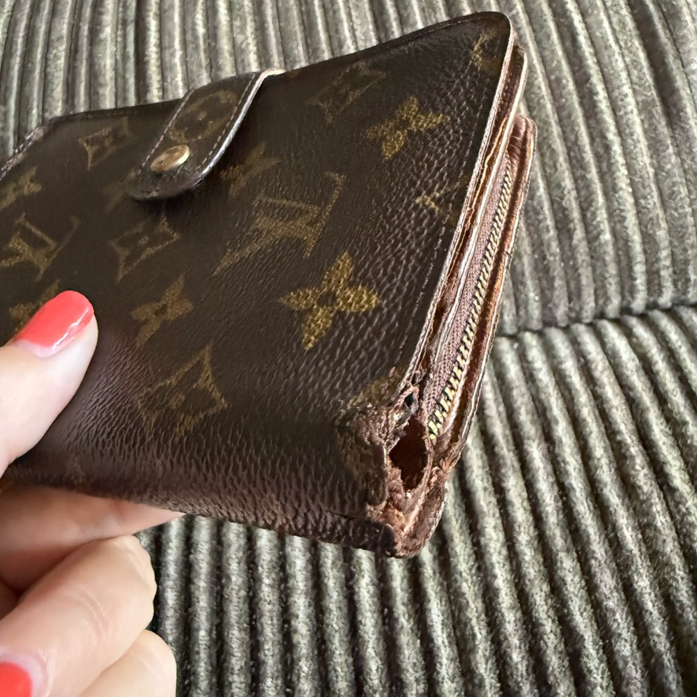 Louis Vuitton Vintage Monogram Zippy Wallet - Picture 5 of 16